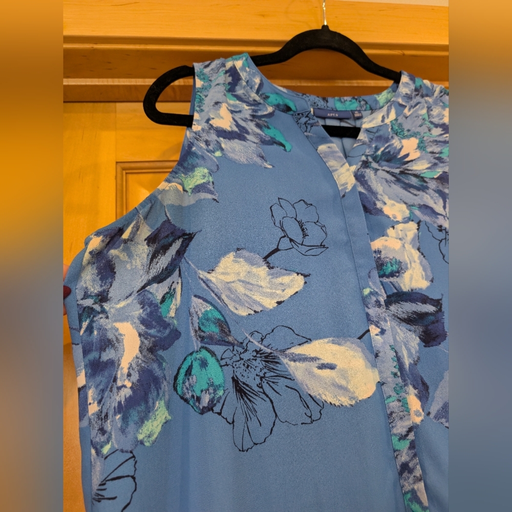 Apt. 9 Sleeveless Blue Floral Blouse - Picture 4 of 5